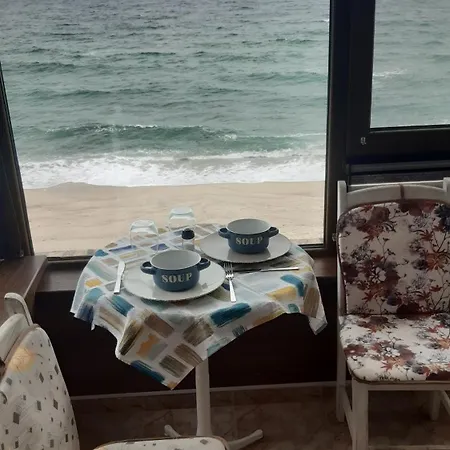 Happy Gazde/Camere de închiriat Varna