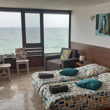 Gazde/Camere de închiriat Happy *